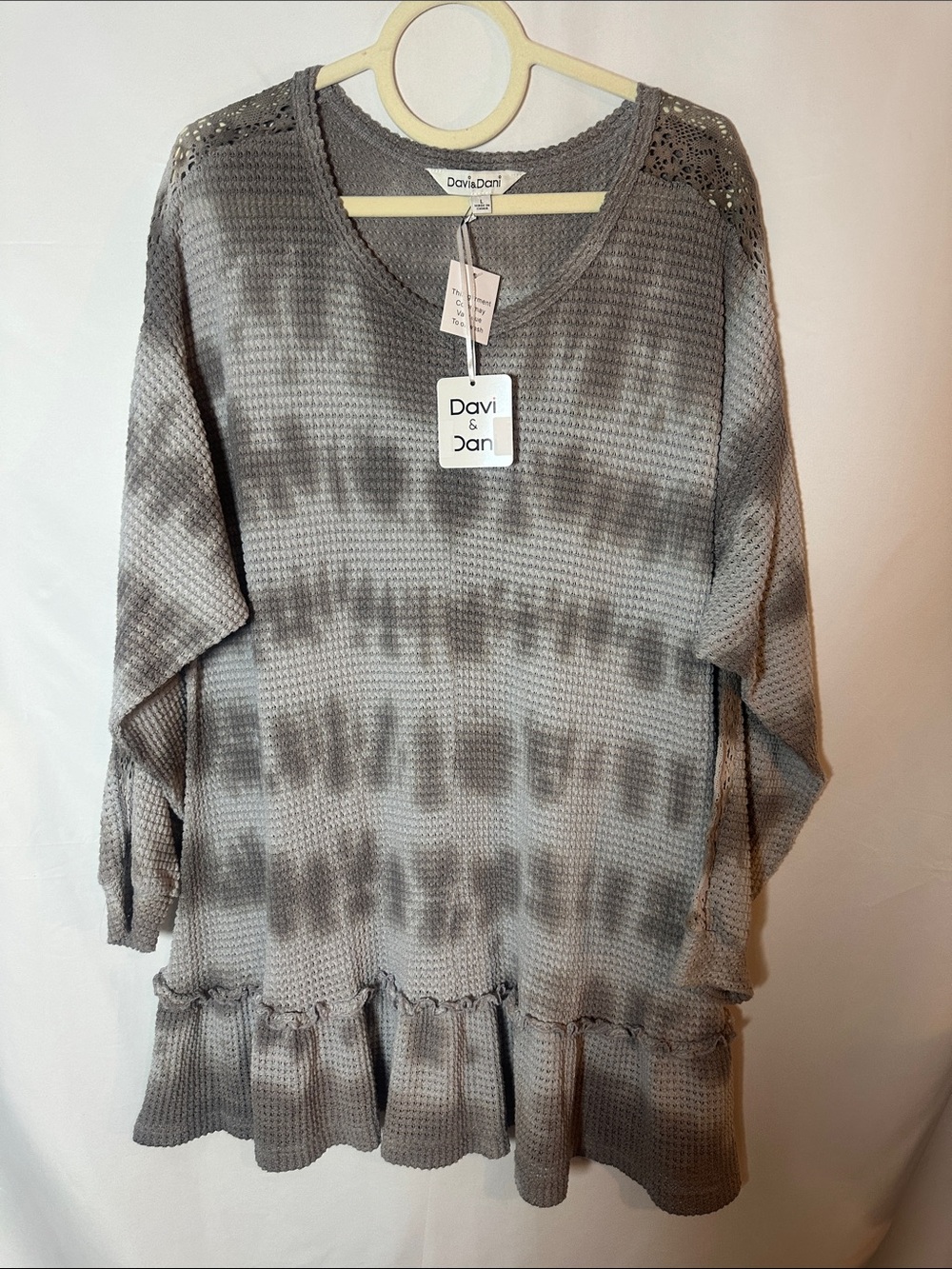DAVI & DANI Gray Tie-Dye Waffle Knit Crochet Shoulder Tunic